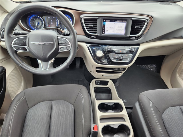 2022 Chrysler Voyager LX photo 10