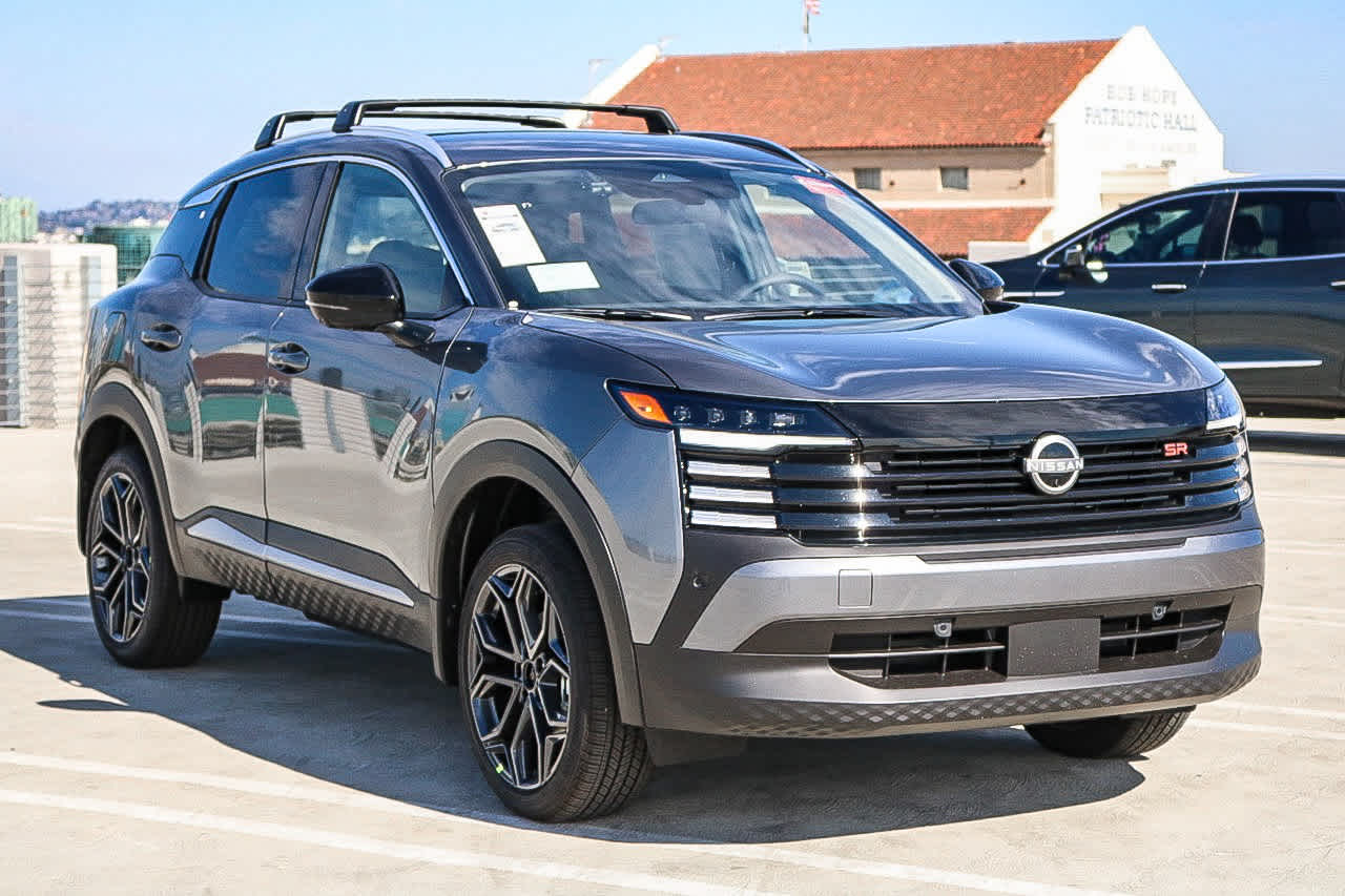 2026 Nissan Kicks SR photo 3