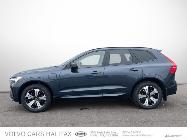 2025 Volvo XC60 Plug-In Hybrid Plus Dark Theme