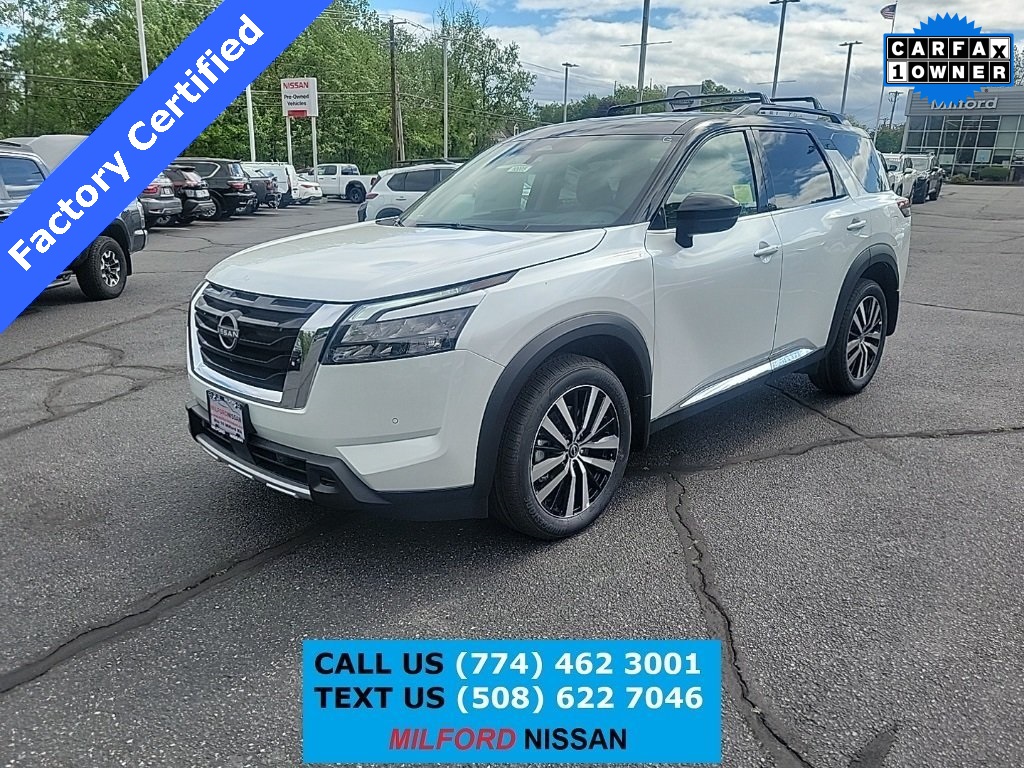 2025 Nissan Pathfinder Platinum's photo