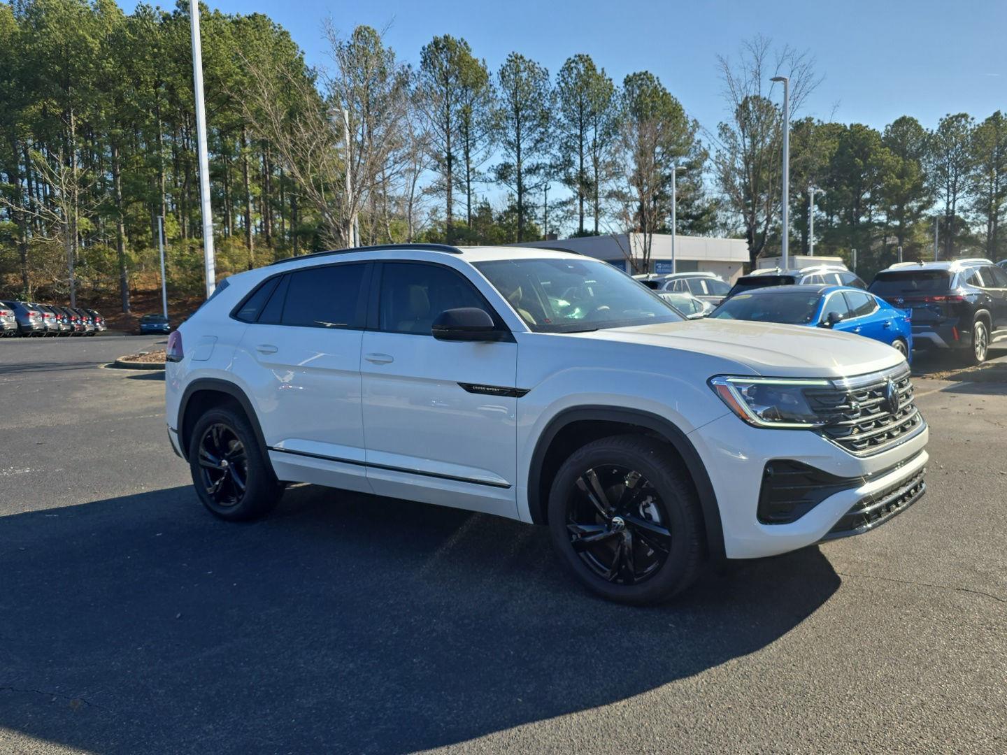 2025 Volkswagen Atlas Cross Sport SEL R-LINE's photo