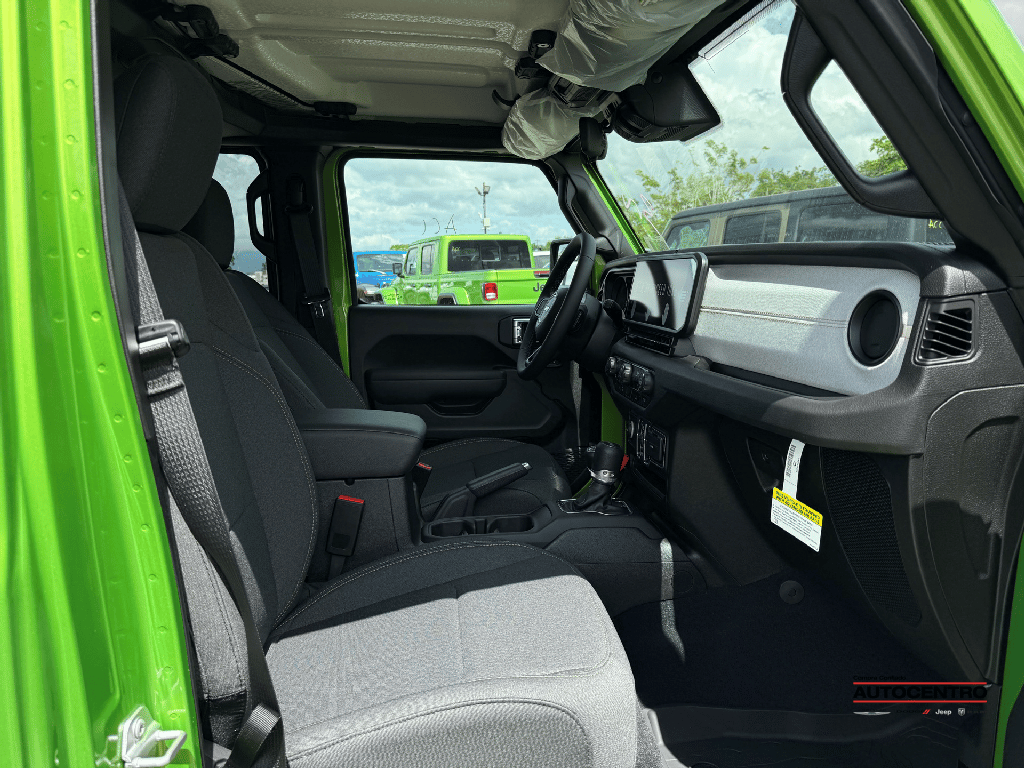 2025 Jeep Wrangler photo 4