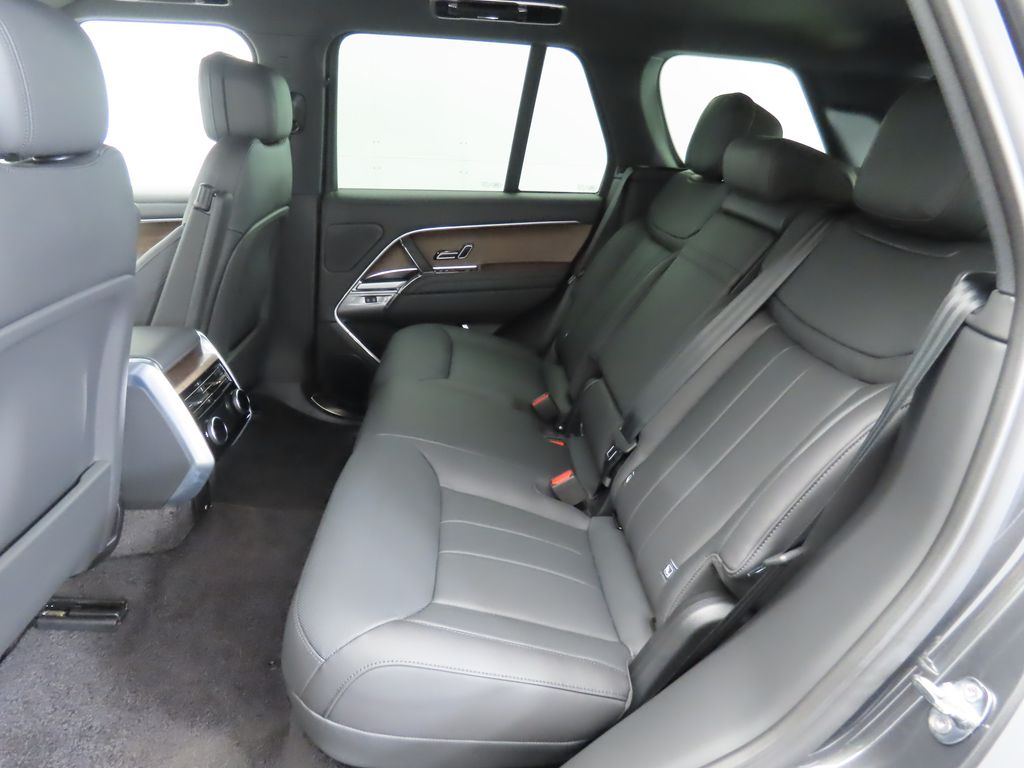 2025 Land Rover Range Rover SE photo 19