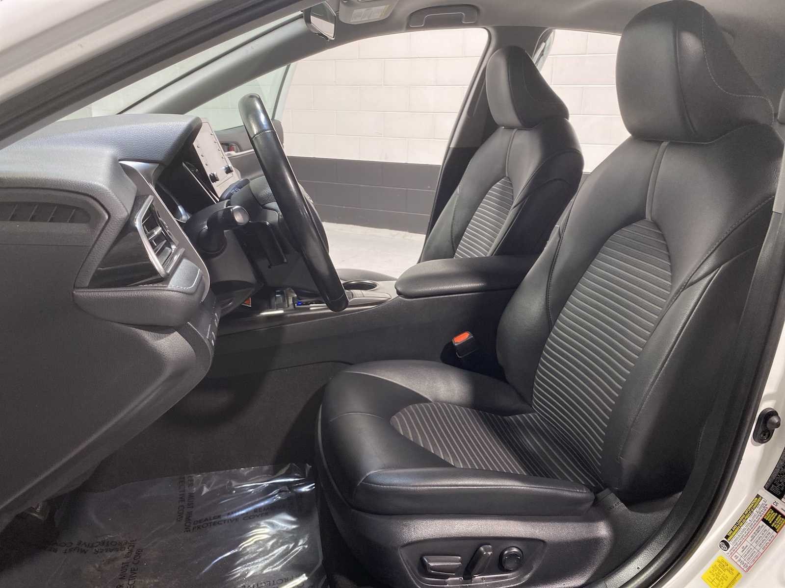 2022 Toyota Camry SE photo 10