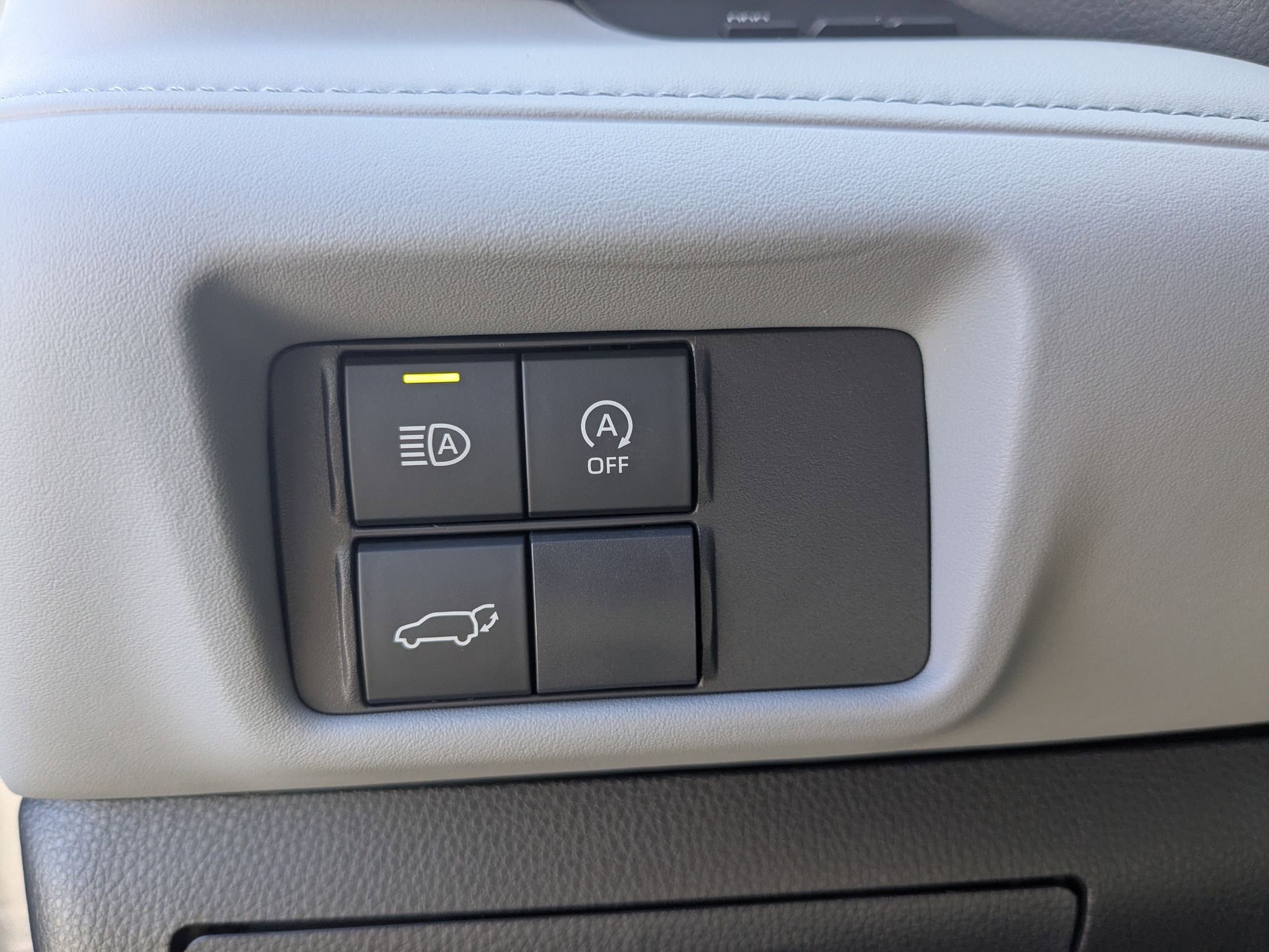 2025 Toyota Highlander XLE photo 13