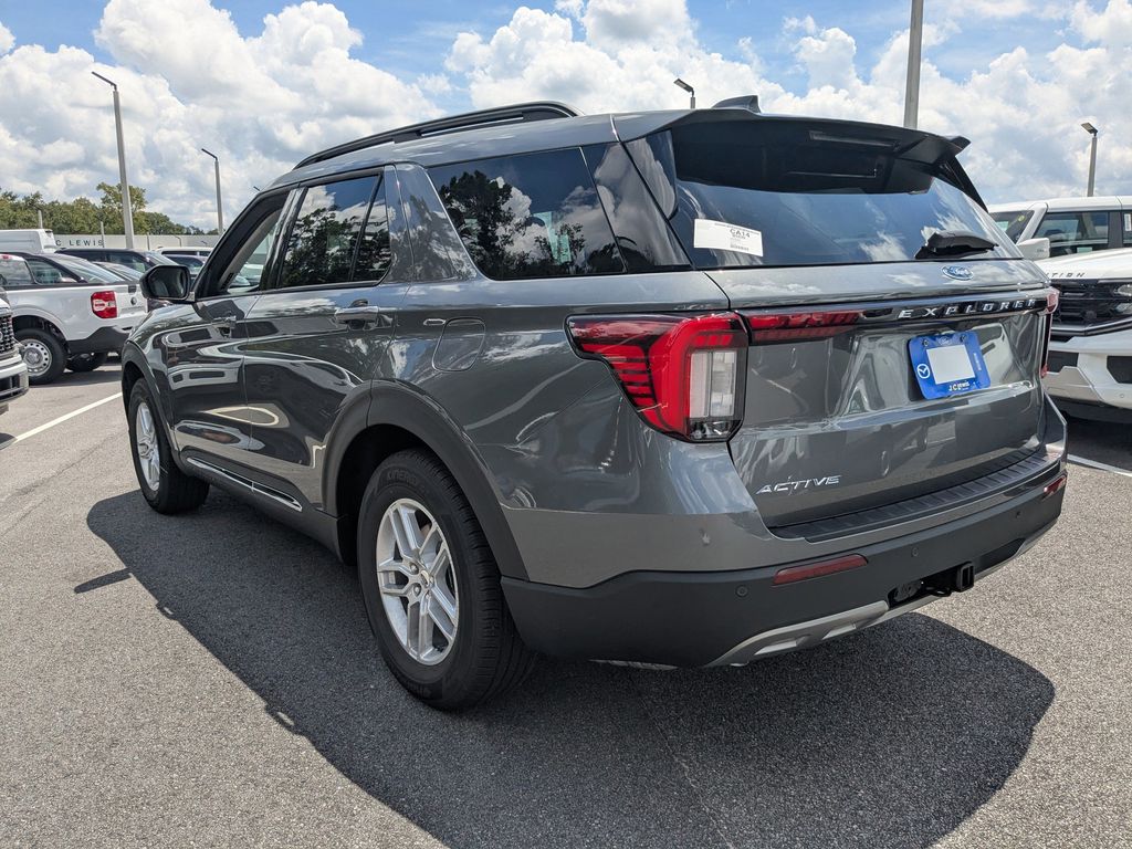 2025 Ford Explorer photo 4