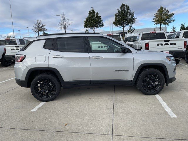 2026 Jeep Compass Latitude Altitude photo 4
