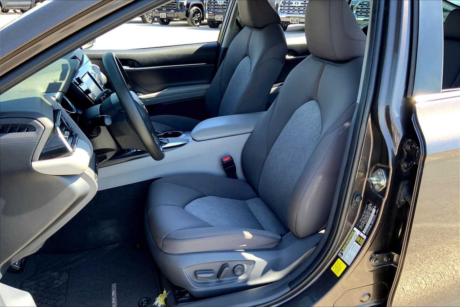 2019 Toyota Camry LE photo 7
