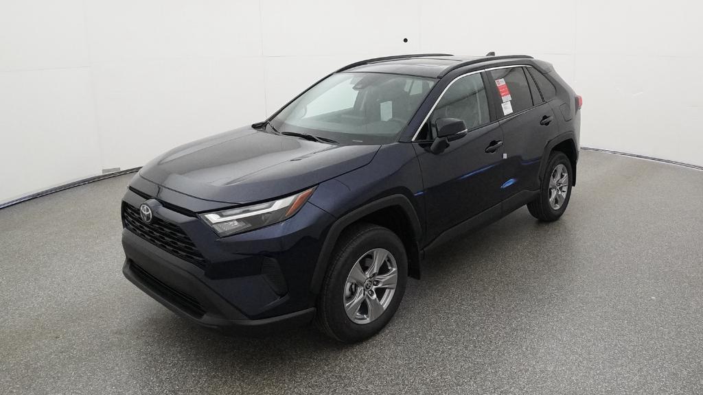 2025 Toyota RAV4 XLE's photo