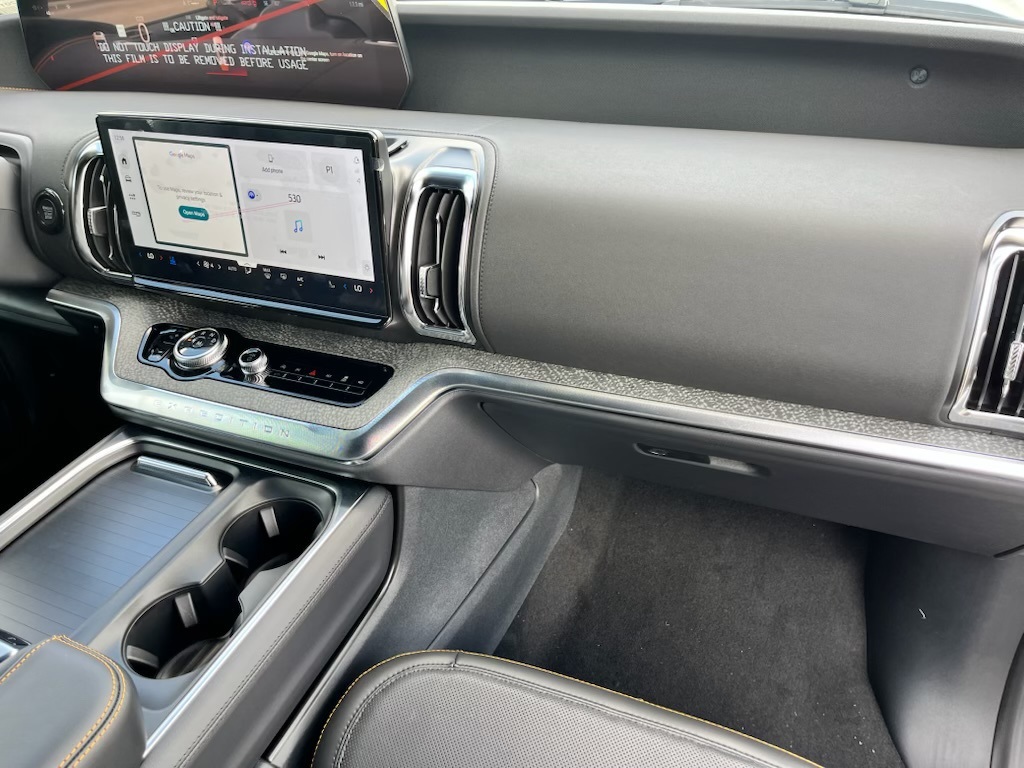 2025 Ford Expedition photo 17