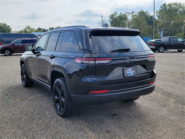 2022 Jeep Grand Cherokee Altitude photo 7
