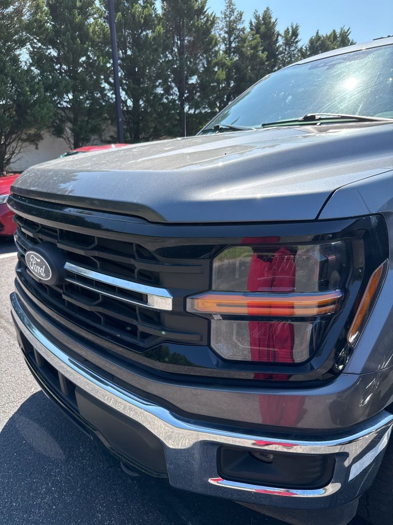 2024 Ford F-150 XLT photo 2
