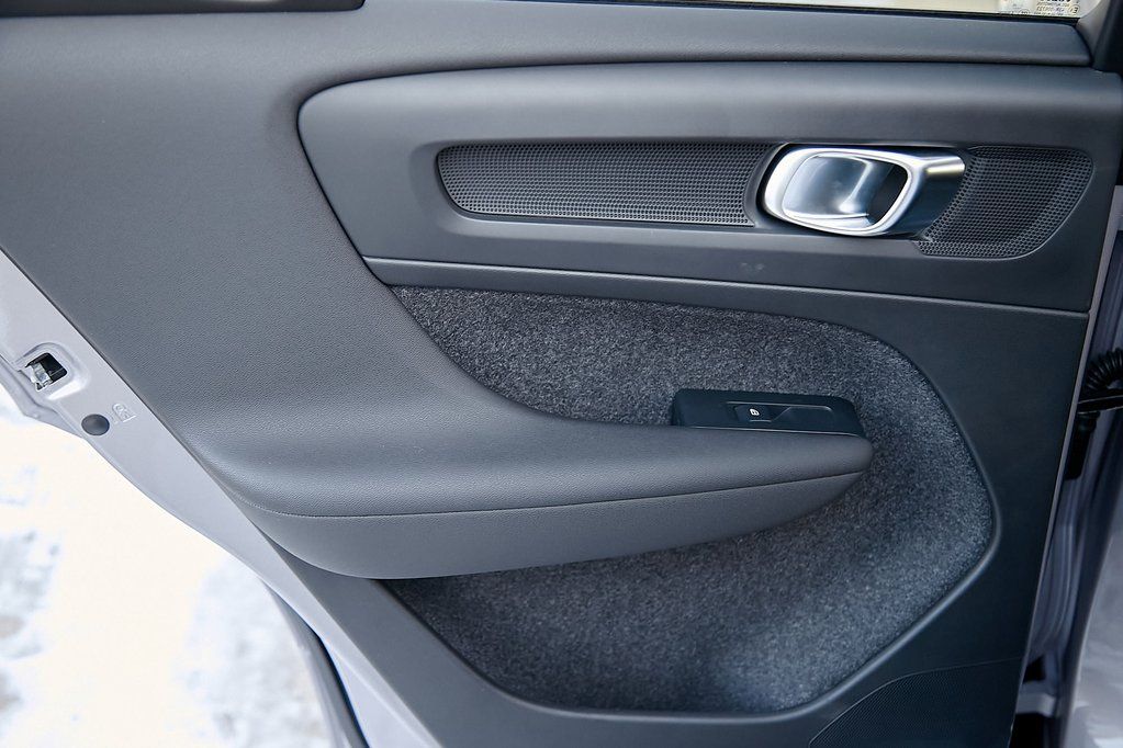 2026 VOLVO XC40 - Image 18