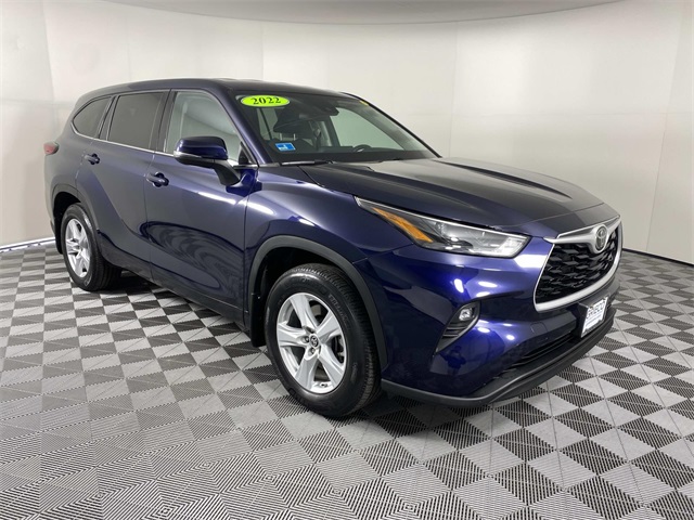 2022 Toyota Highlander LE's photo