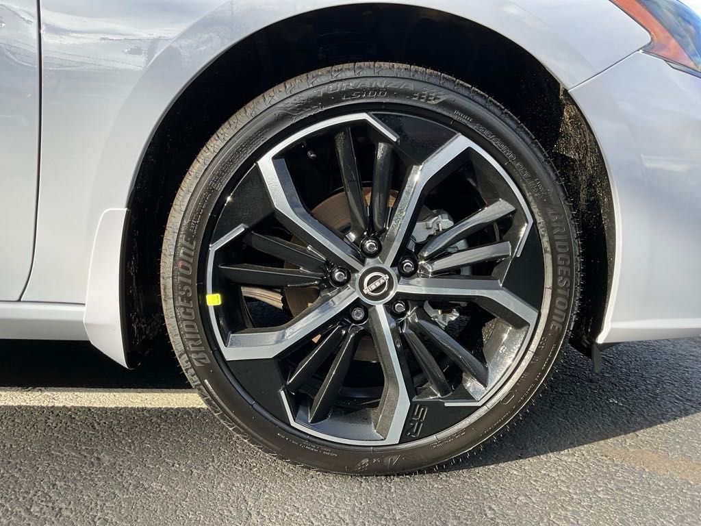 2025 Nissan Altima 2.5 SR photo 9