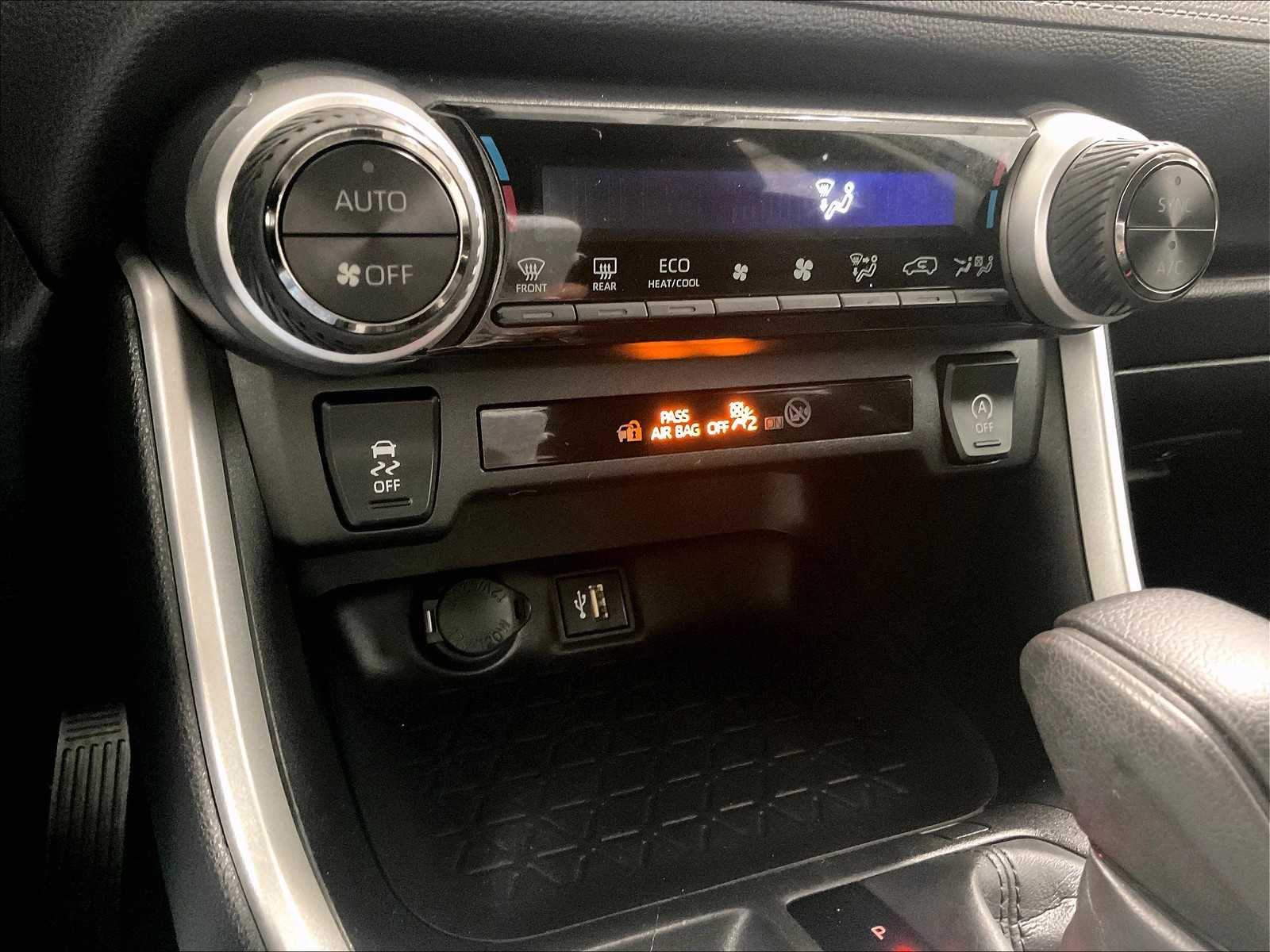 2024 Toyota RAV4 XLE photo 25