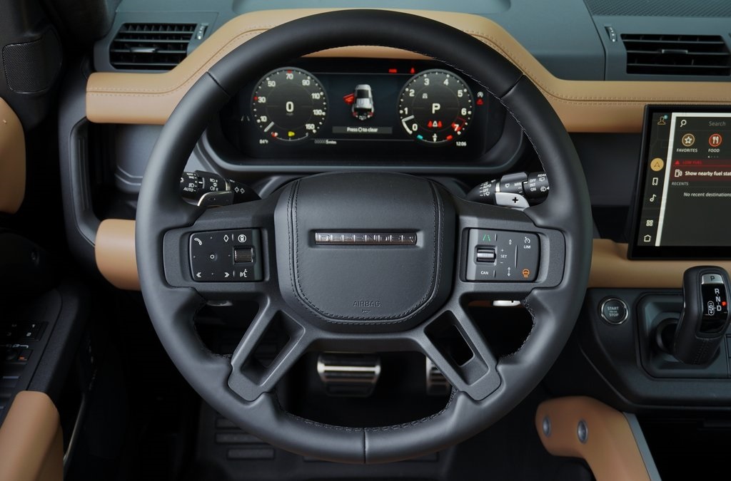 2025 LAND ROVER DEFENDER - Image 15