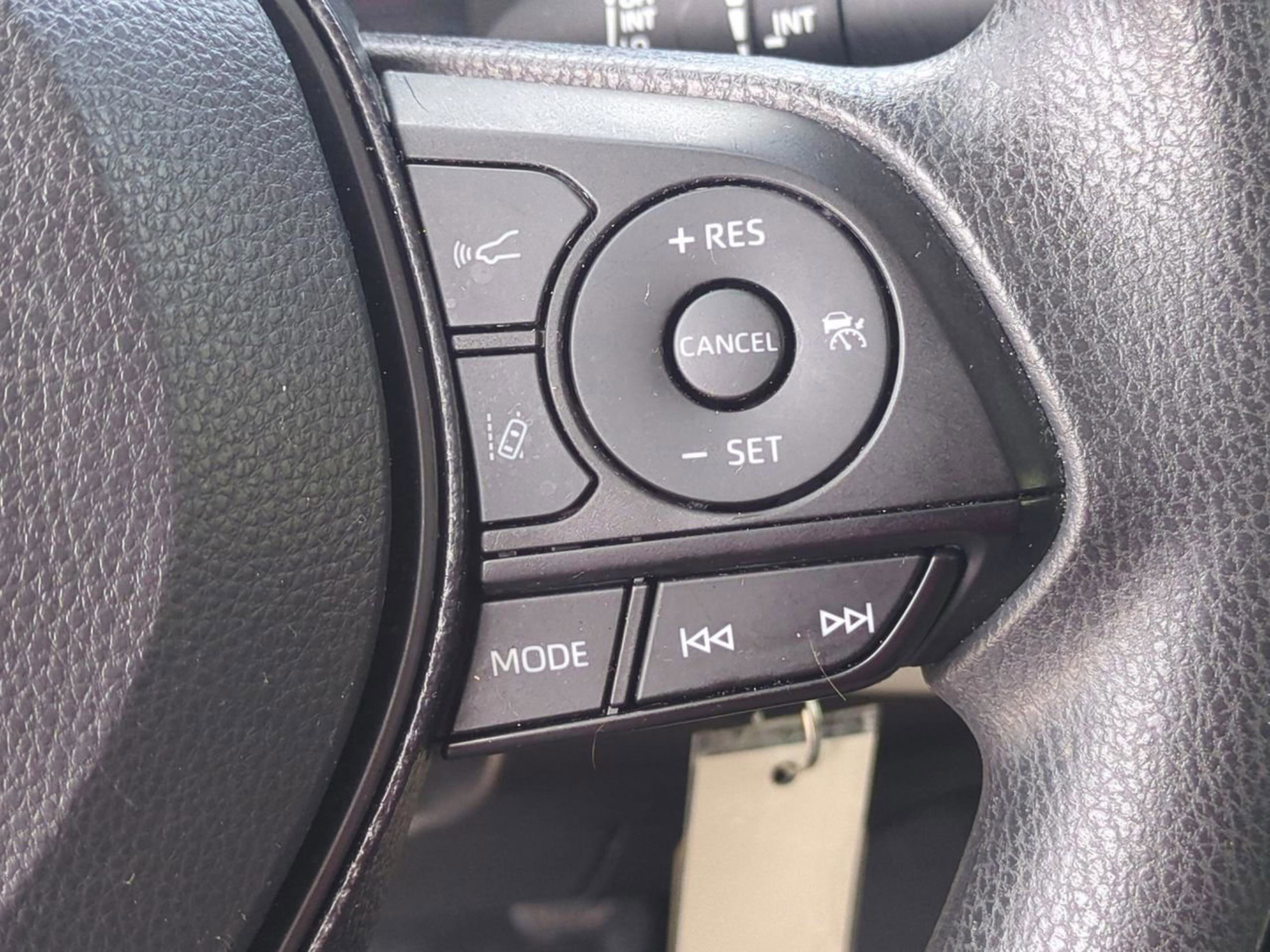 2021 Toyota Corolla LE photo 23