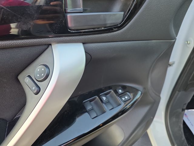 2025 Mitsubishi Eclipse Cross LE photo 12