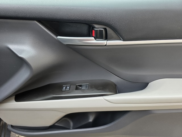 2023 Toyota Camry Hybrid LE photo 11