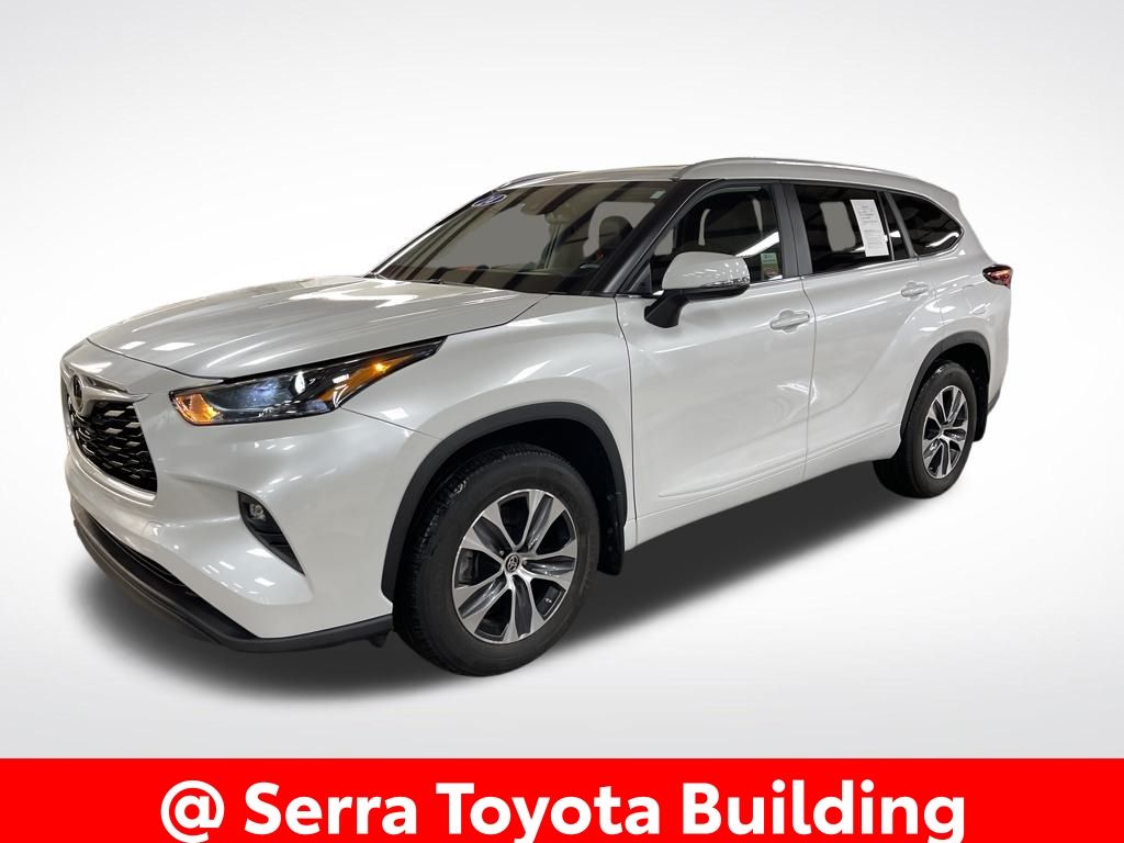 2024 Toyota Highlander XLE's photo