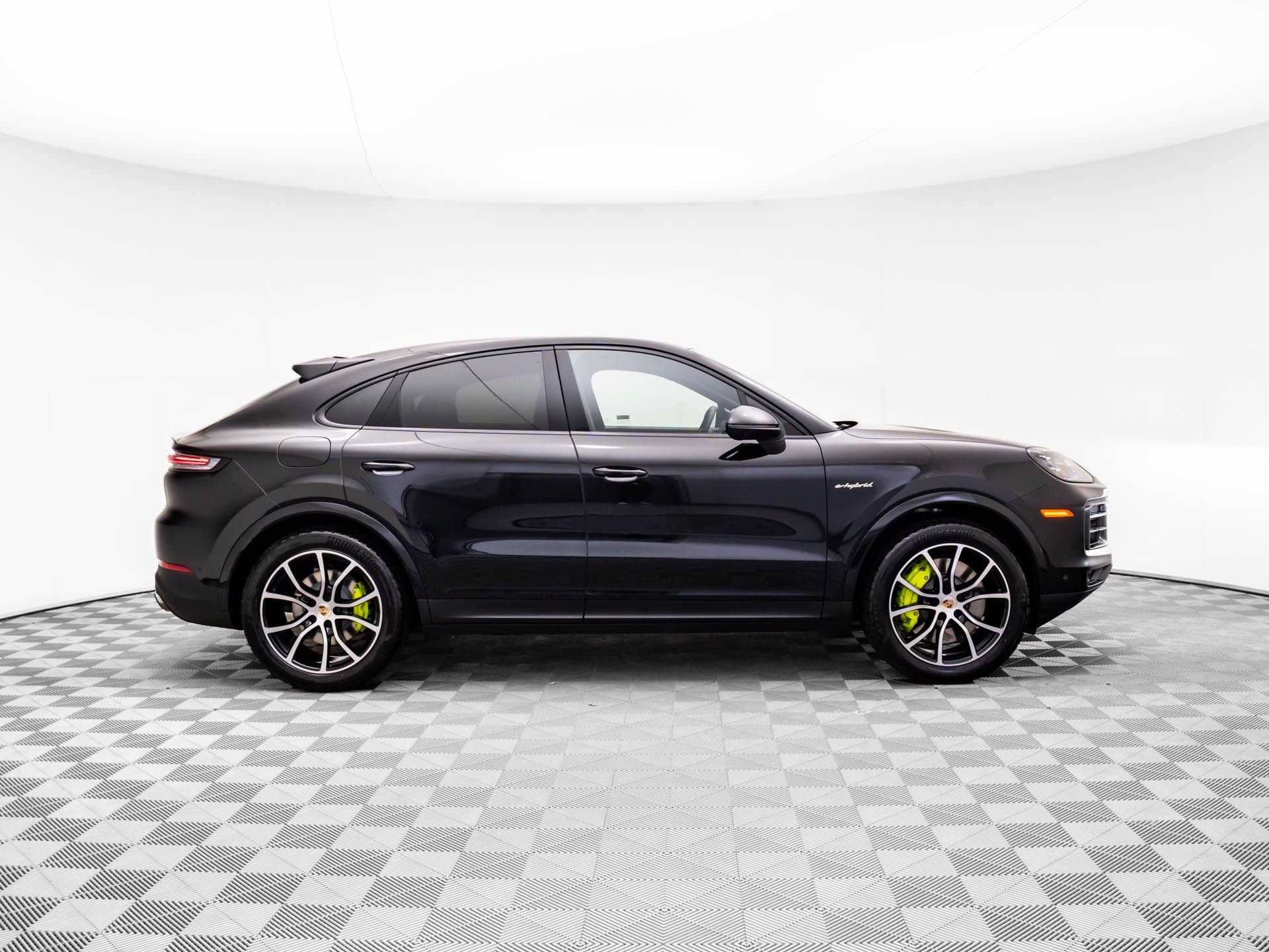 2025 Porsche Cayenne E-Hybrid Coupe photo 6