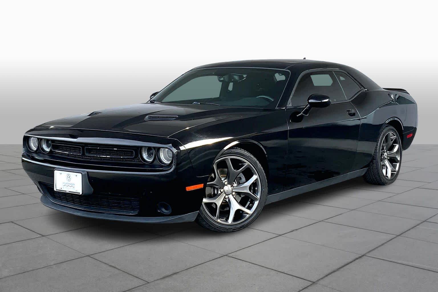 2015 Dodge Challenger SXT's photo