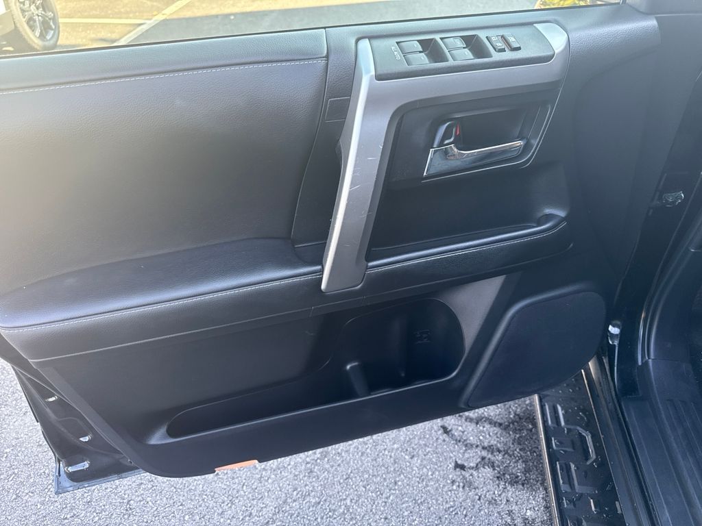 2020 Toyota 4Runner SR5 Premium photo 10