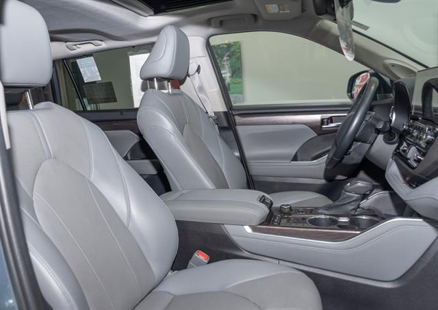 2021 Toyota Highlander Limited photo 19