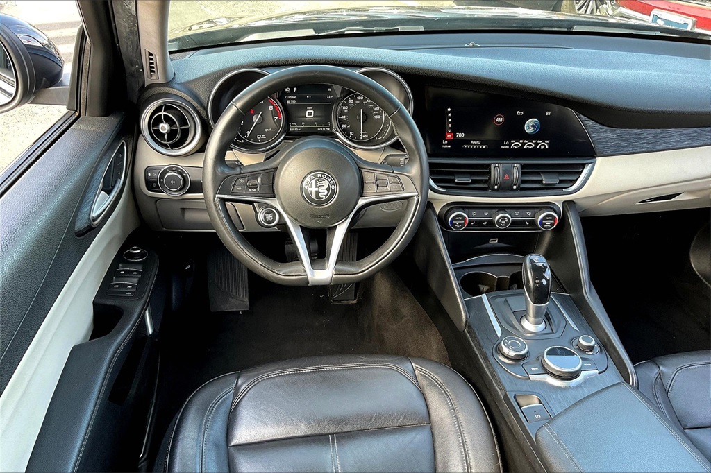 2019 Alfa Romeo Giulia Base photo 4