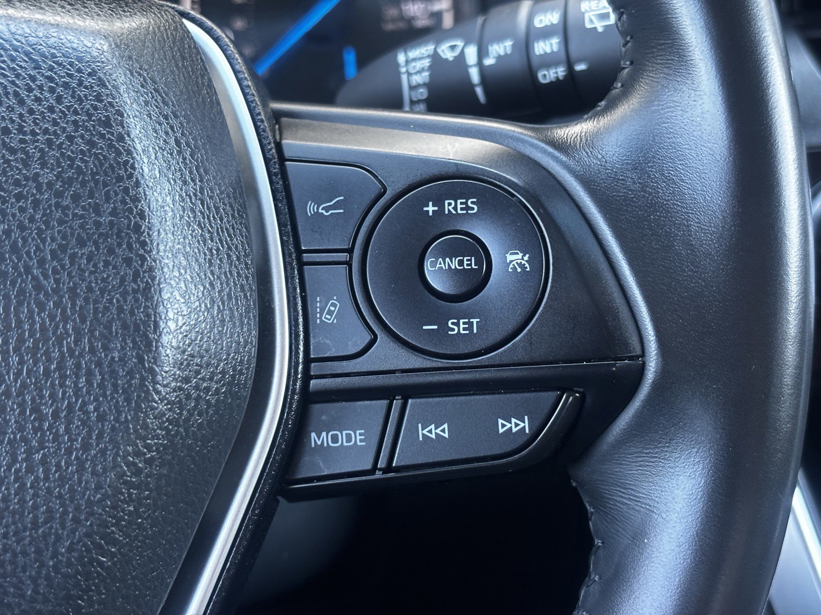 2024 Toyota Venza LE photo 11