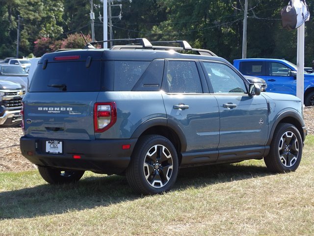 2021 Ford Bronco Sport Outer Banks photo 2