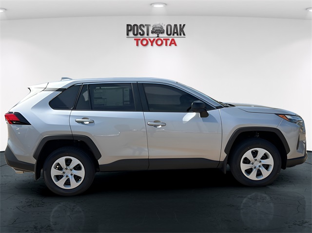 2025 Toyota RAV4 LE photo 9