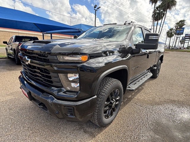 2025 Chevrolet Silverado 2500HD Custom photo 3