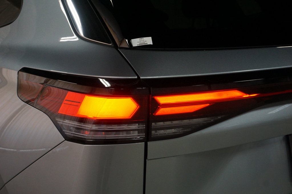 2025 Volkswagen Tiguan SE photo 32