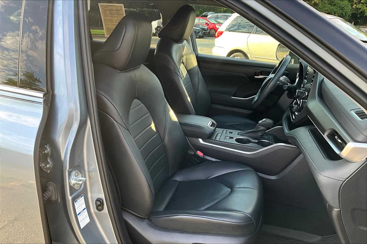 2022 Toyota Highlander XLE photo 8