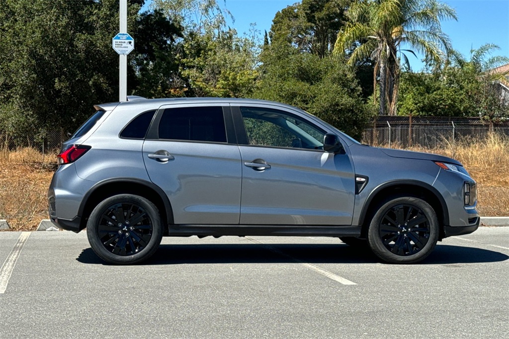 2025 Mitsubishi Outlander Sport ES photo 3
