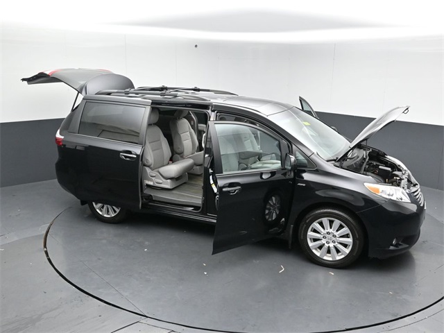 2017 TOYOTA SIENNA - Image 56