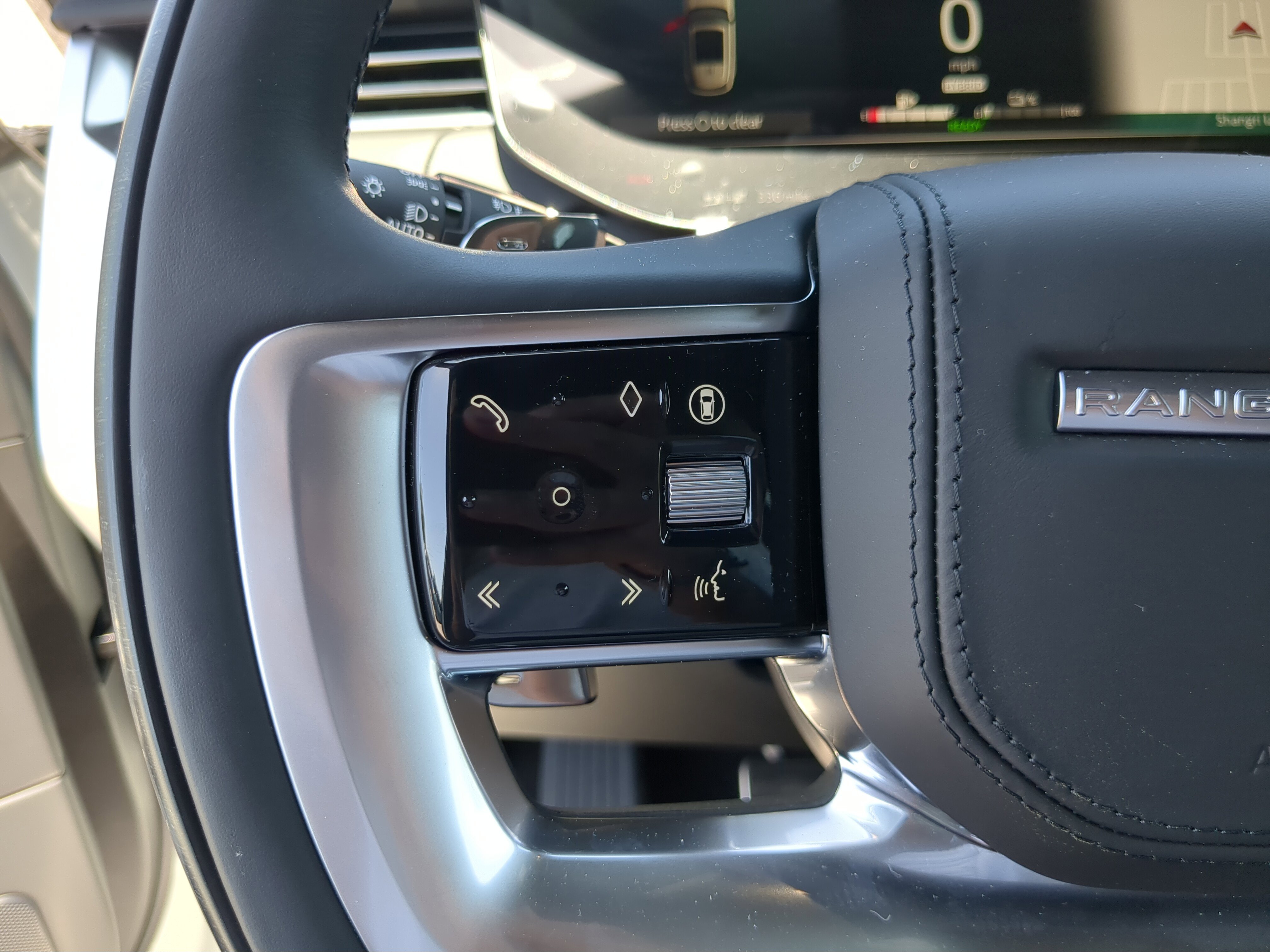2025 Land Rover Range Rover SE photo 11