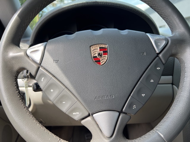 2010 Porsche Cayenne Base photo 16