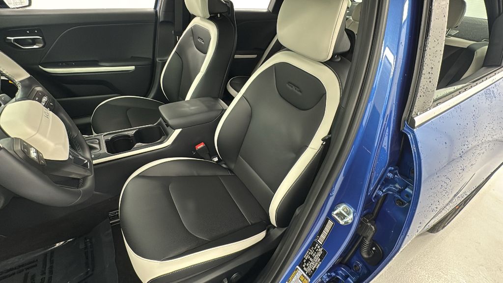 2025 Kia K4 GT-Line photo 10