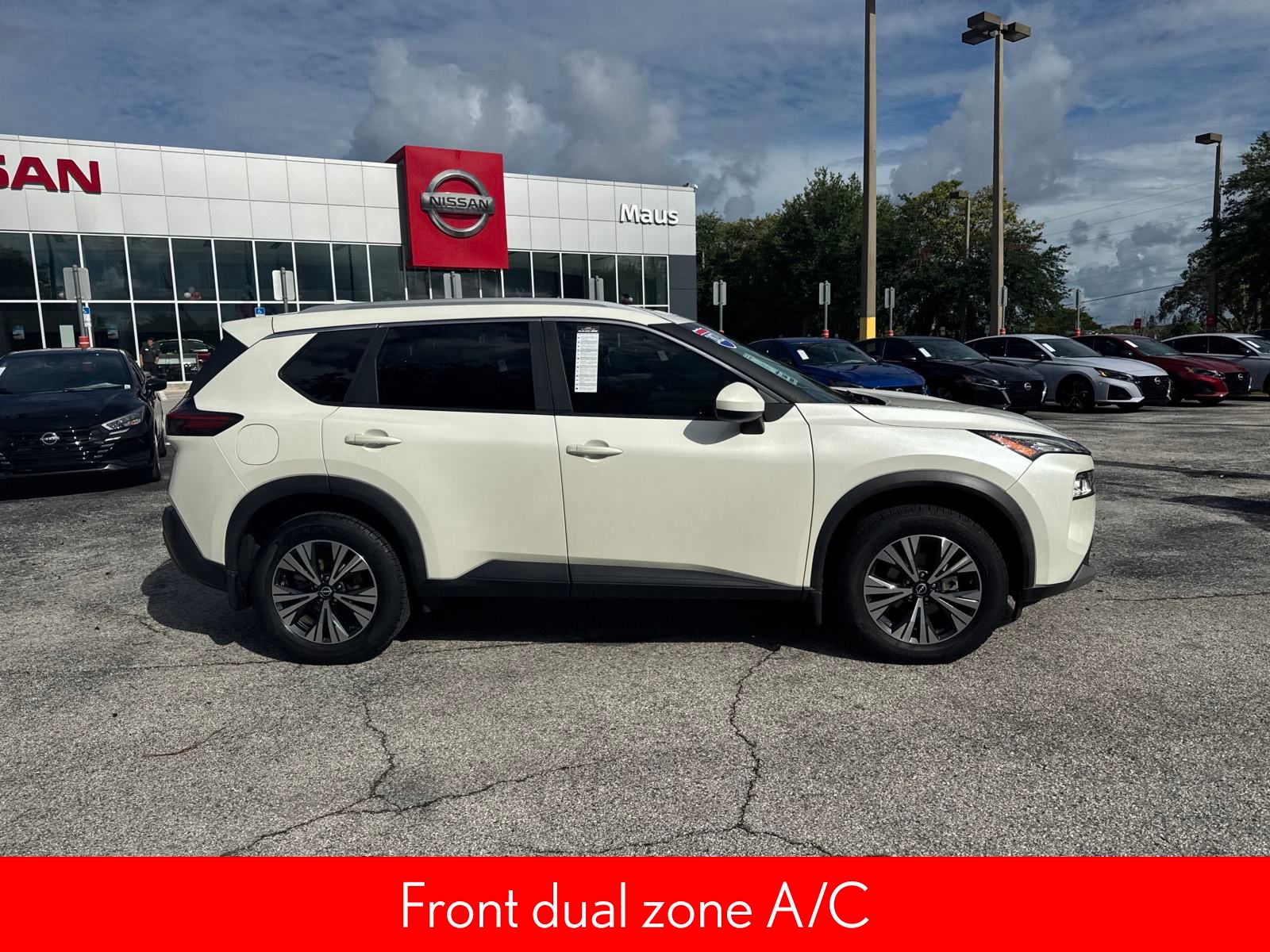 2023 Nissan Rogue SV photo 4
