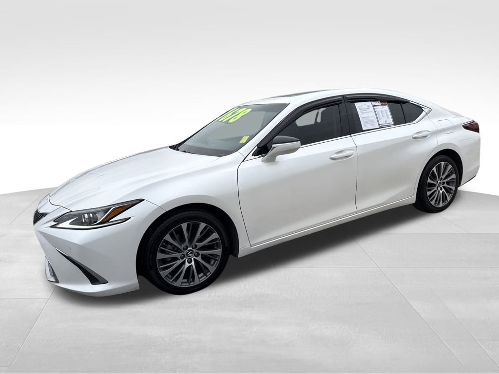 2021 Lexus ES 350's photo