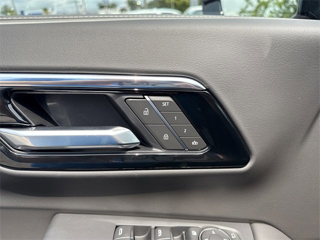 2025 Chevrolet Suburban Premier photo 12
