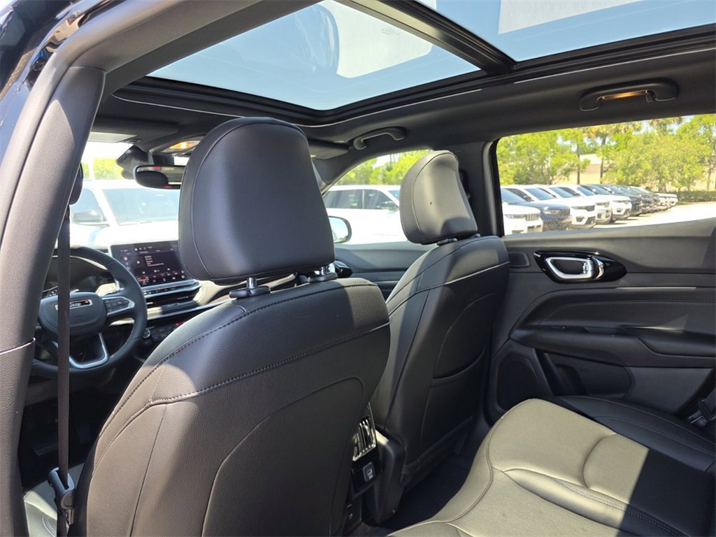 2025 Jeep Compass Limited photo 7