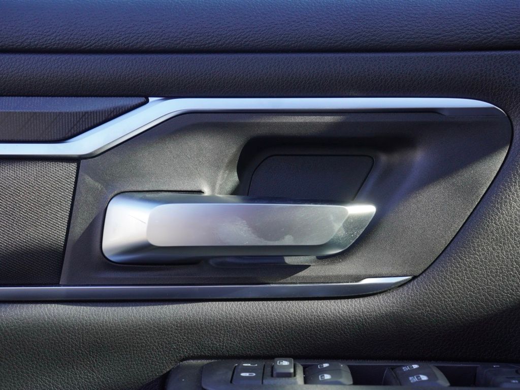 New 2026 Diamond Black Crystal Pearl-Coat Exterior Paint RAM Big Horn image 11