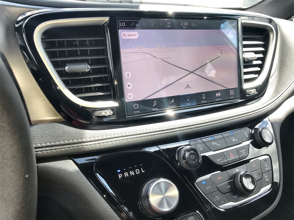 2026 Chrysler Pacifica photo 16