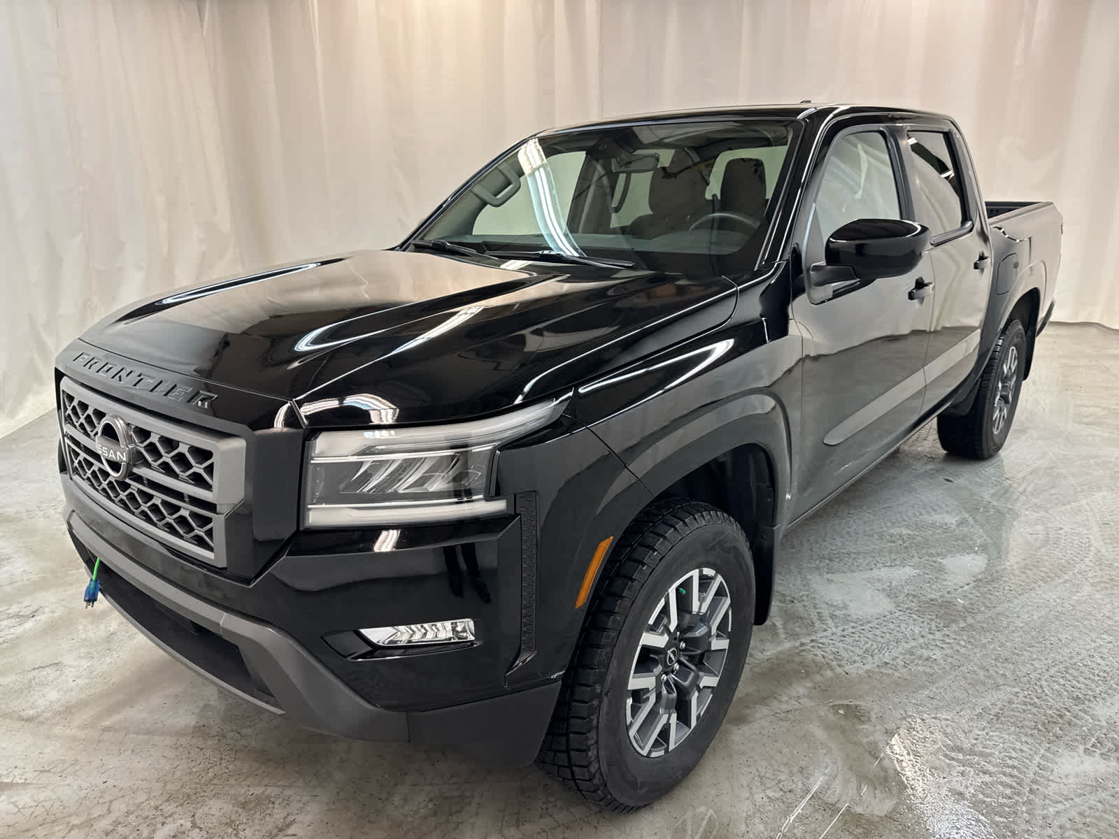 2024 Nissan Frontier SL's photo
