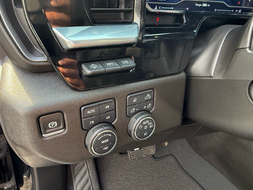 2024 Chevrolet Silverado 1500 High Country photo 18