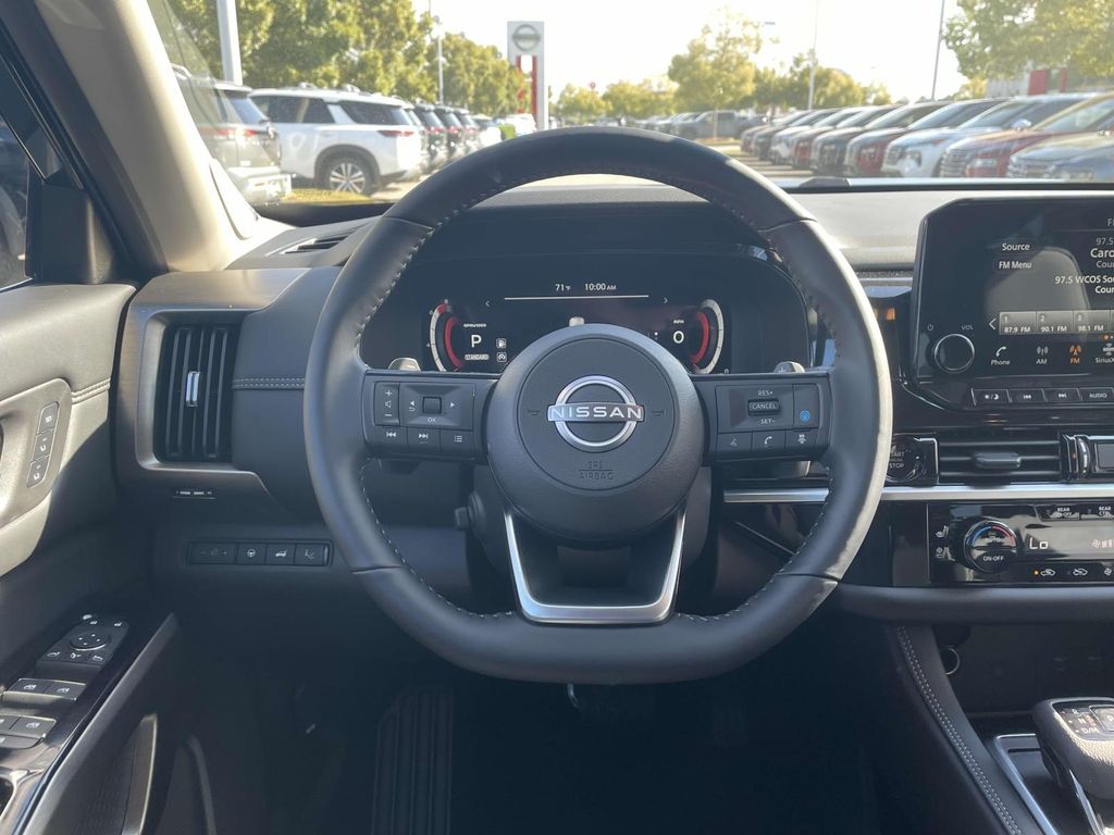 2025 Nissan Pathfinder Platinum photo 14